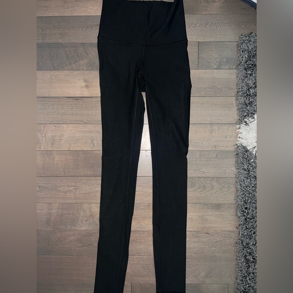 Blacked patterned small cutout lululemon leggings